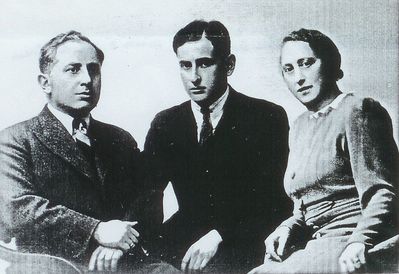 Gutkovitsch family
Left to right
Fischel (Fedya) Gutkovitsch (1894-1976), Abram Gutkovitsch (b. 1920), Ida Gutkovitsch (Schocher) (1897-1958)

