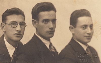 7/9/1933 Paturski, Itzoch and Meiertal
Left to right: Abram Paturski, Israel Itzoch, Herman (Poiske) Meiertal
