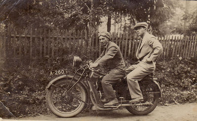 Ready to go to Palestine (Narva Jõesuu 1933)
Arie (Ljeva) and Abram Haitin emigrated from Narva to Palestine in 1934 on a bicycle. 
Left - Abram Haitin, right - Arie Haitin
