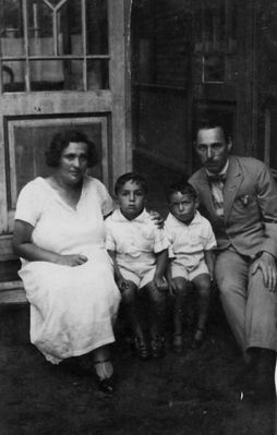 Goldmann family  ~1924
Savel (Zanno) Goldmann with wife Doris Goldmann (Raichman) and children Jossi and Leo
