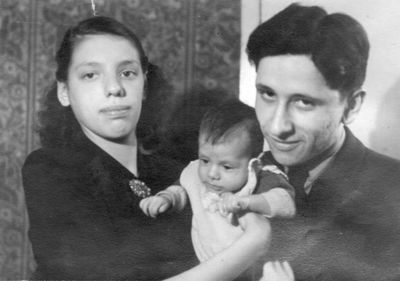 Riva Abramovitsch and Faive Glückman with Leo - 1947
