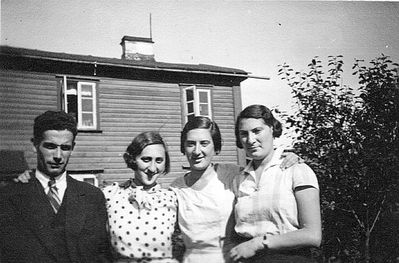 Before "aliah" of Israel Itzoch - 11/8/1933
Left to right: Israel Itzoch (in Palestine Ben-Jehuda), Yamima Rom (Gurevitsch), Riva Spektor (Jakobson), Fanny Glickman (Jakobson)

