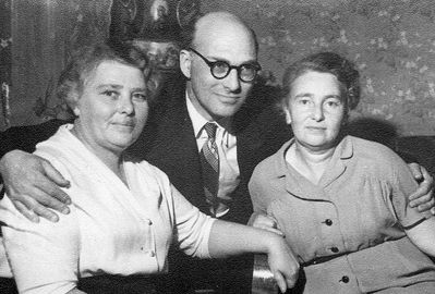 Gabovitsch's
Miriam Usvanski (Gabovitsch), Jakov Gabovitsch, Bluma Rubanovitsch (Gabovitsch) - Pärnu, 1956
