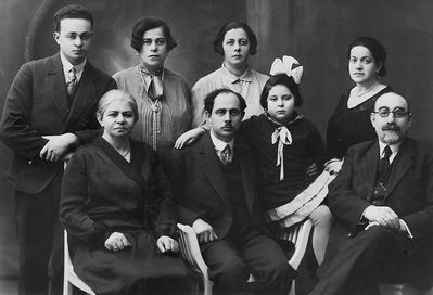 Hasan family - ~ 1926/27
Left to right.
Sitting: Have Hasan (Pivovarov), Naum Hasan, Rahil Patov, Mosche Hasan
Standing: Aleksandr Hasan, ?, Ida Pivovarov, Scheina Hasan (Patov)

