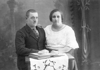 Herman Nechamkin and Scharlotte Nechamkin (Goldberg) 
Not 100% sure
