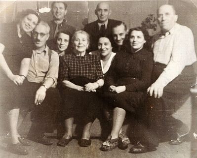 Strasch family
Left to right
Lea Isrin (Schein, nee Strasch), Moissei (Monya) Dembo, Moissei Gluschkin, Alisa Gluschkin (Strasch), Fanni Strasch (Bentsovitsch), Vulf Strasch, Sascha Schein, Anna (Totti) Dembo (Klompus, nee Strasch), Vera Ehrenstein, Vulf (Volli) Ehrenstein 
