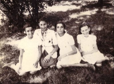 Levin sisters, Gluschkin 
Left to right: Doris Raskin (Levin), Veronika Schurucht (Gluschkin), Schelly Mendeleev (Levin), ? 
