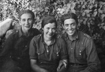 Fainmann, Kliksberg
Left to right: Abram Fainmann, Riva Kliksberg (Kaplan), Lev Kliksberg
Keywords: [F]