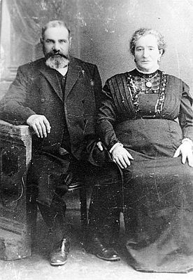 Hazkiel and Risse Lipavsky
Hazkiel Lipavsky and Risse Lipavsky (Schuster)
