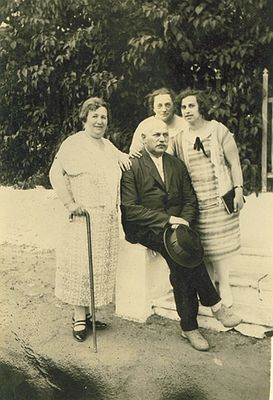 Judeikin Meier and Rebecca
Left to right: Rebecca Judeikin, Meer Judeikin, ?, ?
