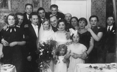 Eiser Piel and Rosa Zimbalov wedding 
III from right Meri Kuritski (Abramovitsch)
