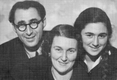 Kan family 15/2/1955
Aleksander Kan, Olga Kan, Juliana Sharik (Kan)
