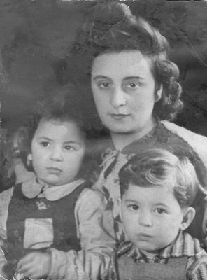 Koslovski
Left to right.
Zalel, Rachel and Gesse Koslovski
