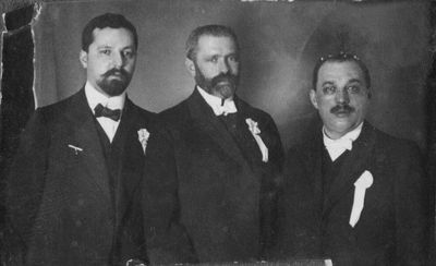 Dr Mendelev, Moshe Shmuel Kruskal, Isak? Pasternak
Left to right: Dr Mendelev, Moshe Shmuel Kruskal, Isak? Pasternak
