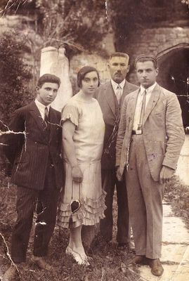 Gluschkin, Levin
Moissei Gluschkin, Sonja Levin (Gluschkin), Schepsel Gluschkin, Haim Levin 
