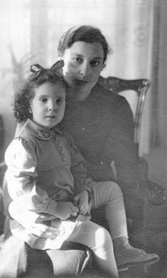 Rachel Jachnin (Teitelbaum) with Nomi 2/10/1939
