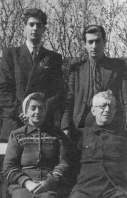 Joffe - 1946
Left to right.
Sitting: Haja and Benzion Joffe
Standing: Grigori and Shimon Joffe
