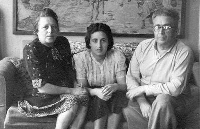 Dr Kremer family - 23/8/1950 Haapsalu
in the middle - Mara
