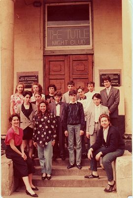 Tallinn - 1992. Jewish school - 1992 - 9th grade 
Left to right.
Top row: Zenja Viktorova, Natasha Masterova, Ekaterina Zinovjevna Litovskaja, Misha Lesin, Ilja Vershvovski, Lev Krichnor
Second row from top: Katja Fishkina, Adel Alehodzina, Alik Lapidus, Dima Morduchovitsch, Reino Kerde, Artur Groger 
Sitting on the left: Sima Kipnis, standing in the middle Olga Chernyak, sitting on the right Kiril Rastrigin



