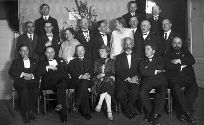 Tallinn - 1928 - 26/5/1928 - Tallinn Jewish Gymnasium graduation celebration
Left to right

Middle row: ?, ?, ?, ?, Bernstein, Margarita Ivanovna, ?, ?
