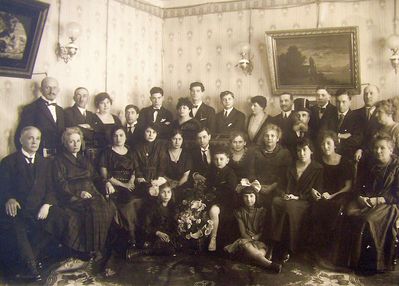 Kamenovski etc
Standing: Kamenovski, ?, ?, ?, ?, ?, ?, Zvi Kamenovski

Sitting: ... Hanna Luvitstuk (Kamenovski), Kropman (Kaplan), Kolovski (Kaplan)
