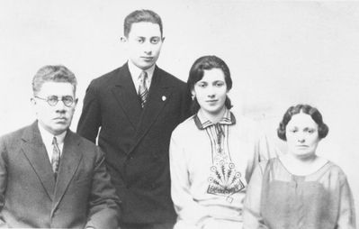 Meiertal family - 1930
Abram Meiertal with wife Lea, daughter Berta and son Hirsch-Herman (Poisik) 
