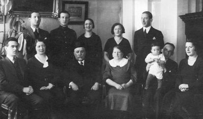 Meilach family 
Left to right.
Standing: Isak, Asriel, Zilla, Hana, Issai
Sitting: Teo Orkin, Berta, Hirsch-Leib, Sara-Etta Meilach (Kats) , ? (husband of Frieda with their child), Frieda

