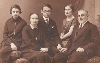 Makvitsh family. Valga, 20/10/1927
"Снялись на кануне отъезда Соломона в СССР"
