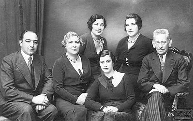 Malkin family 1933
Left to right: Caesar Malkin, Anna Malkin (Skomai), Selma Caplan (Malkin), Klara Malkin (Levin), Ljuba Malkin, Jacob Malkin
