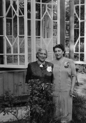 Malkin 1925
Left to right: Anna Malkin, Ljuba Kaplan (Malkin)
