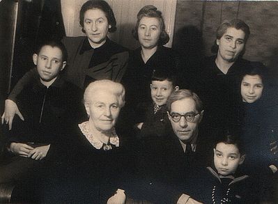 Manoim - Tallinn, 1946
Left to right.
Standing: Gabriel Manoim, Rebecca (Raja) Sundelevitsch (Hasak), Tsilla Manoim (Hasak), Lanja Hasak (Dubiner)
Sitting: Minna Hasak (Grinstan), Elhanan Manoim, Evi Hasak (Katschkovski), Gerschon (Ljeva) Hasak, Gabriel Hasak

    
      
