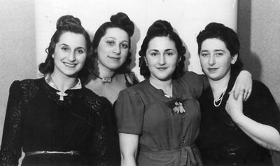 Majofes, Schein, Zivjan
Left to right.
Sima Blat (Majoffes), Lea Schein (Strasch), Ljuba Schein (Citron), Riva Koslovski (Zivjan) 
Keywords: [S] [C] [K]