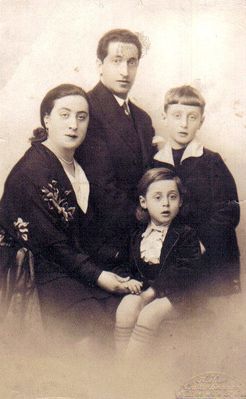 Olivson family 28/4/1931 Tallinn
Moses (Moshe) Hirschi Olivson, Hasse Olivson, Judel (Julius) Olivson,  Shleimi (Solomon) Olivson (small child)
