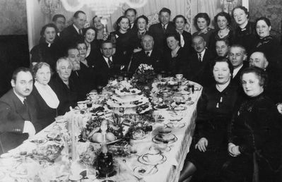 From Meilach family album
People unknown
Keywords: [unknown]