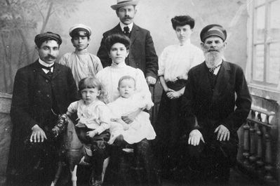 Meiertals ~ 1908
Left to right.
Salman Meiertal, ? Rocha-Lea Meiertal (Aronovitsch) with Isak (on the hose) and Hirsch, behind her Abram Meiertal, Lea Meiertal and Nikolai soldier Markus Meiertal (Salman's father),  
Keywords: [A]