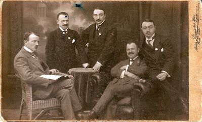 Mirvits brothers at Leipzig messe
Adolf and Moritz Mirvits (II and V from left - the order not known)
