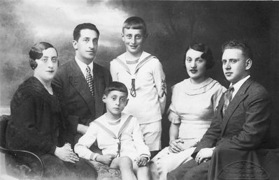Olivson family - 1937-39
Left to right: Hasse Olivson (Goldberg), Moissei Olivson, Julius  Olivson (1926-1993), Solomon Olivson, Tsilla Goldberg (Jassman), Isak Goldberg
Keywords: [G]