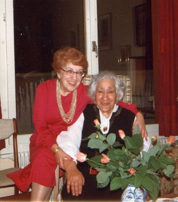 Harary
Riva Harary (left) and Pascha Harary (Oisermann)
