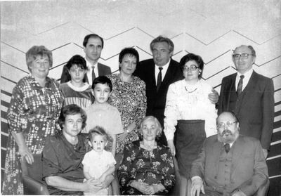 Rusinovs
Left to right.
Standing:  Shulamis Vigderhaus, Tamara Deminov, Avi Rusinov, Lyudmila Rusinov,  Zalman Rattut, Mirjam Vigonski,  Rafael Rusinov
Sitting: Dveira Rusinov,  Simon Vigonski, Rachil (Roksi) Rudnik, Zalman Vigderhaus,

Keywords: [V] [D]