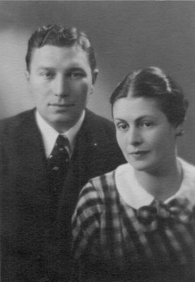 Pasternak David and Esther
David (Dodik) Pasternak with wife Esther (nee Hirschovitsch), later Pakin
