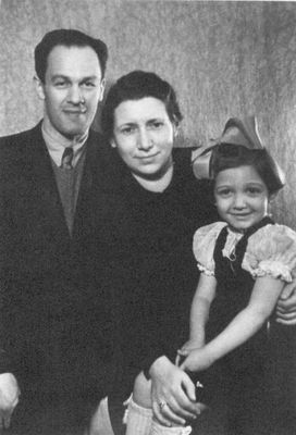 Stupel family - 1951
Samuel Stupel (1907-1997), Berta Stupel (Meiertal) with daughter Ruth
