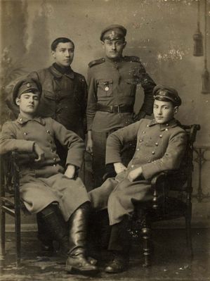 Serman (Scherman) brothers in Russian army
Left to right: ?, Mooses Scherman, ?, Jochanan Scherman
