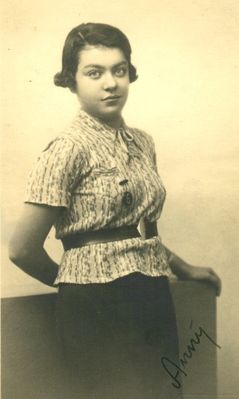 Mäevee (Pines) Anny
Anny (Fanny) Mäevee (Pines) 4-11-1936
Keywords: [M]