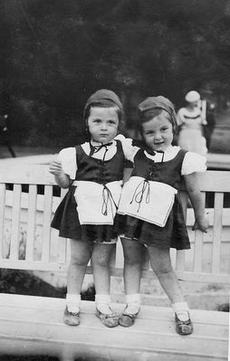 Ralli and Hanni Ratenberg (both 1932-1941) [img]http://muuseum.jewish.ee/md.gif[/img]
The twin sisters Hanna and Rachel (Ralli) Ratenberg were killed by Nazis in 1941 together with parents and the older sister Lea. Before the war they lived at Pronksi 6 in Tallinn. They were arrested in their summer house in Nõmme.
Keywords: [Holocaust]