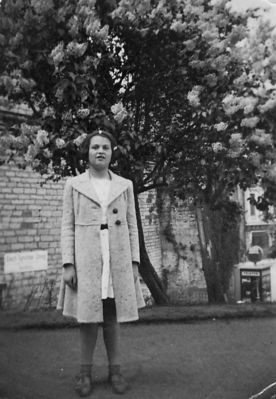 Lea Ratenberg (1929-1941)
Killed by Nazis with parents and sisters in 1941. The picture taken in 1938.
