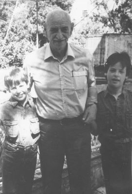 Raveh (Rabinovitsch) Schmuel
Schmuel with his grandsons Eyal and Asaf
