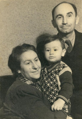 Sundelevitsch family
Rebekka (Raja) Sundelevitsch (Hasak) and Evgeni Sundelevitsch with  Ilja Sundelevitsch
