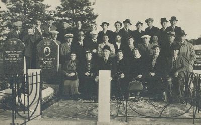 At Rosa (Reizel) Strasch grave site before WWII
Left to right.
Bottom row: ?, ?, ?, ?, Sonya Scherman (Strasch), 
Middle row: ?, ?, ?, ?, Sonya Nachumov (Prensky) ?, 
