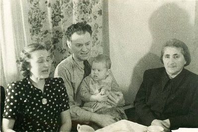 David Rybak
Left to right: Helga Rybak, David Rybak with Renata Luhavee (Rybak), Basja Kirsner? (David's stepmother?)
