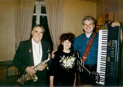 Sachar (Schocher)
Left to right
Solomon (Zama) Sachar (Schocher), Lea Kisluhin (Schocher), Aleksei Kisluhin
